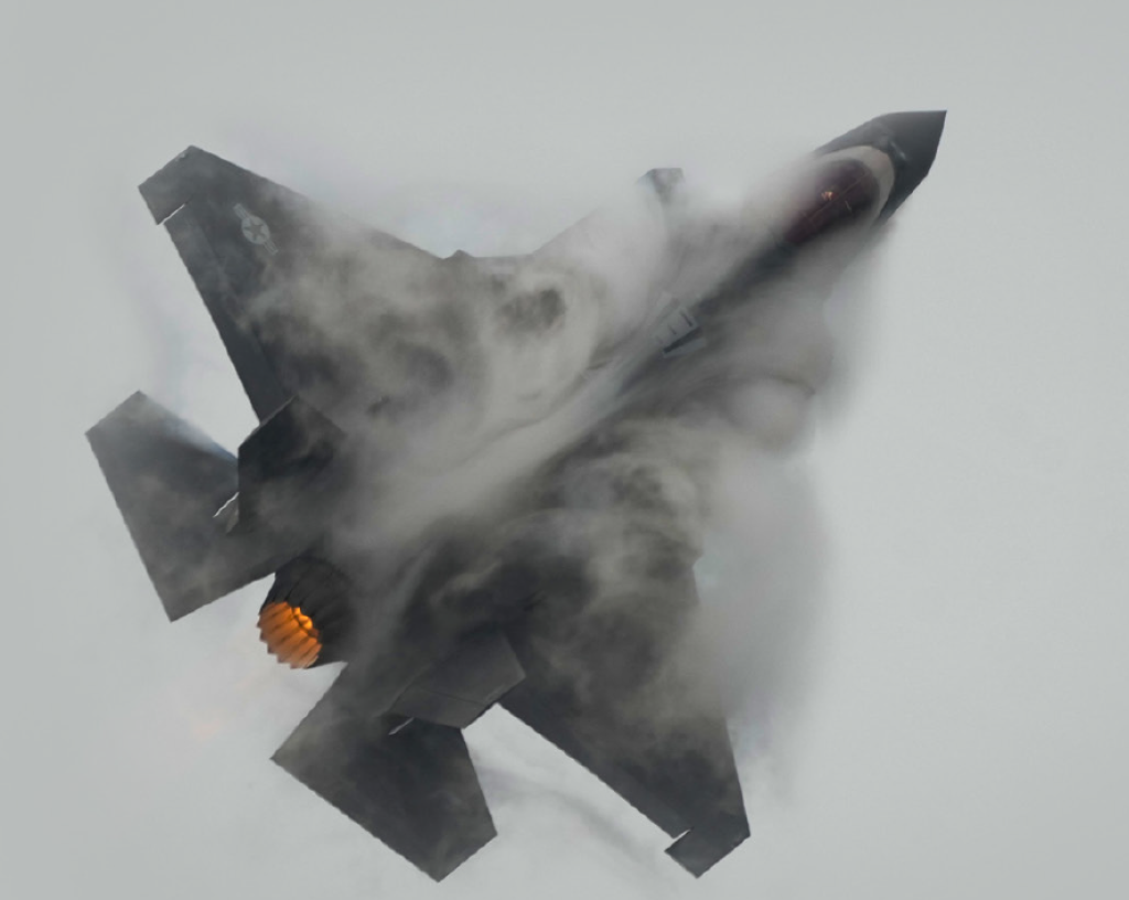 Füze Gölgesinde Uçuş: İran’a Yönelik ABD-İsrail Saldırıları Sonrasında Orta Doğu Hava Sahalarının Kapanması ve Küresel Havacılığa Etkileri